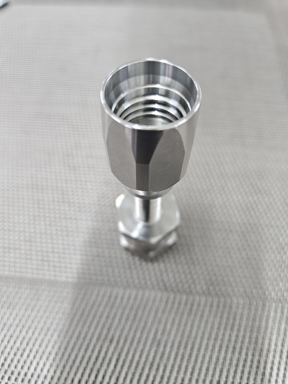 ONE-PIECE BODY HOSE FITTING