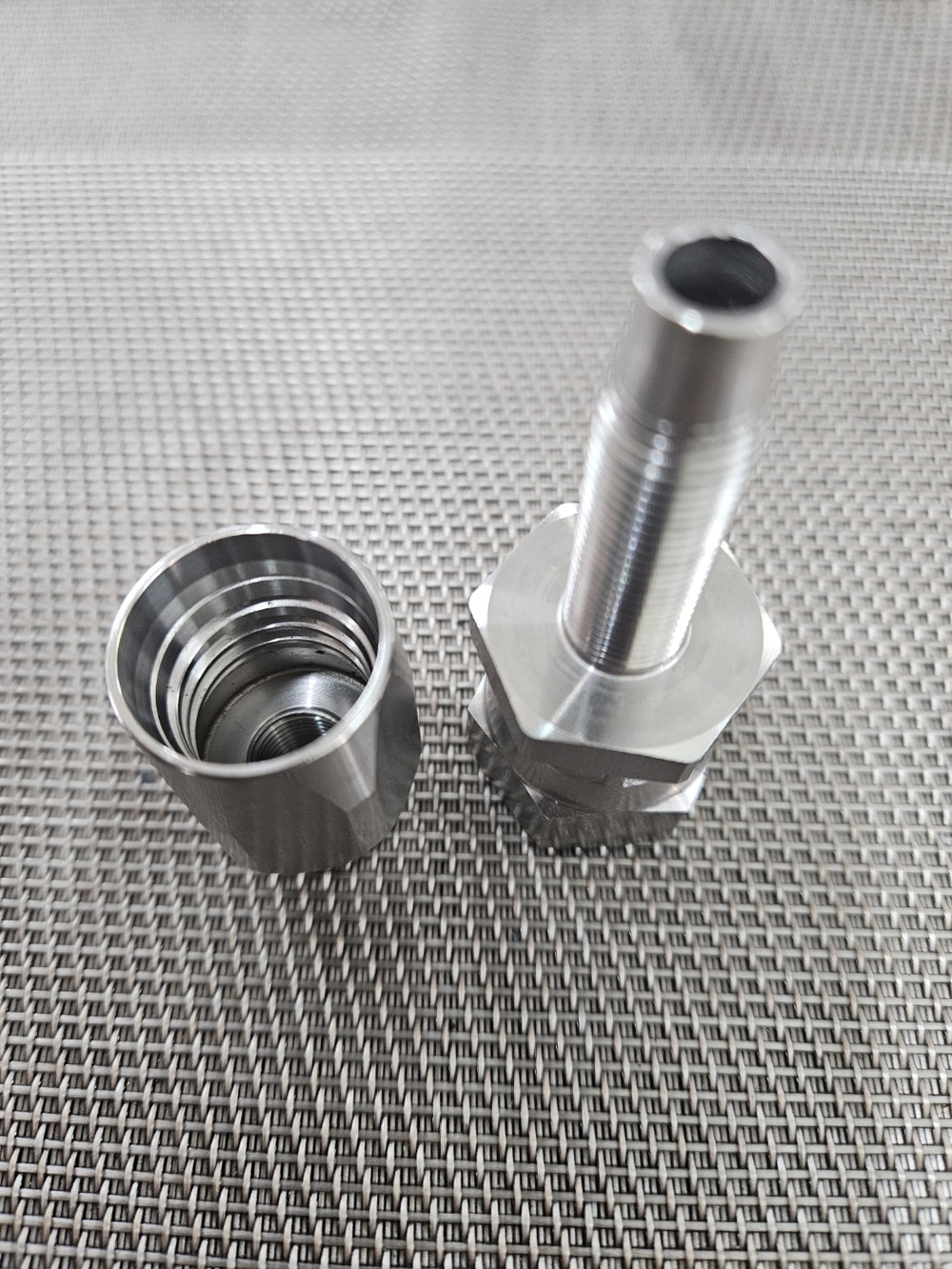 NOT CLAMPED HOSE FITTING